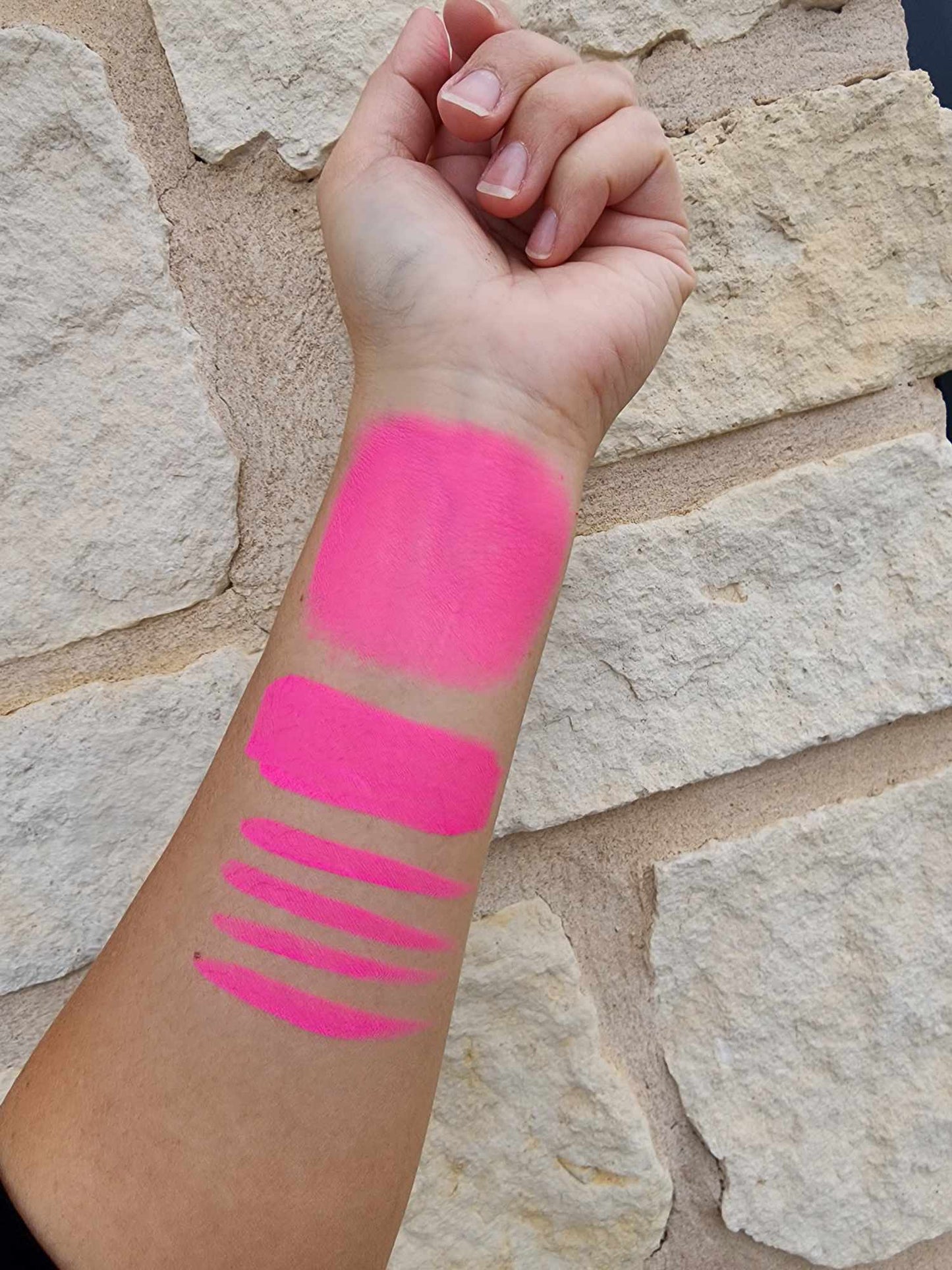 Dolly-Pink-NEON